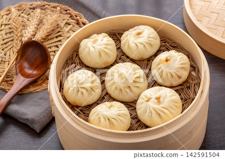 chinese Soup Dumplings Xiao Long Bao Served in Bamboo Steamer chinese Soup Dumplings Xiao Long Bao Served in Bamboo Steamer 142591504