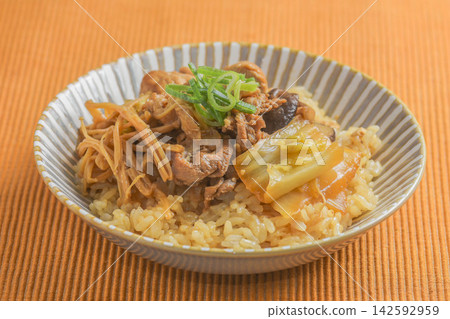 Sukiyaki-style rice Sukiyaki-style rice 142592959