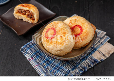 baked flaky Chinese flatbread stuffed with savory minced beef, traditional meat pastry. baked flaky Chinese flatbread stuffed with savory minced beef, traditional meat pastry. 142593350