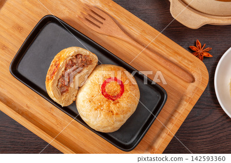 baked flaky Chinese flatbread stuffed with savory minced beef, traditional meat pastry. baked flaky Chinese flatbread stuffed with savory minced beef, traditional meat pastry. 142593360