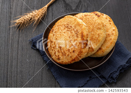 chinese traditional baked shaobing flatbread covered with white sesame seeds chinese traditional baked shaobing flatbread covered with white sesame seeds 142593543