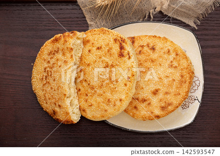 chinese traditional baked shaobing flatbread covered with white sesame seeds 142593547