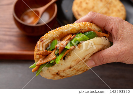 chinese rougamo pork burger stuffed with stir fried pork slices and green pepper chinese rougamo pork burger stuffed with stir fried pork slices and green pepper 142593550