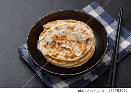 baked crunchy flatbread pocket with savory preserved vegetable and meat stuffing, Asian street food. 142593611