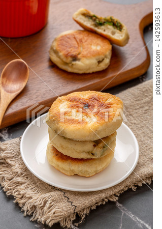 pan-fried Chinese beef meat pie, traditional savory minced beef pastry pancake on a plate 142593613