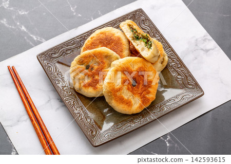 pan-fried Chinese beef meat pie, traditional savory minced beef pastry pancake on a plate 142593615