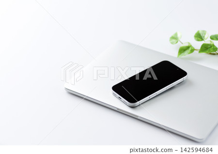 Laptop computer and smartphone Laptop computer and smartphone 142594684