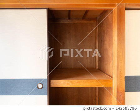 Closet, Showa-era house, old house Closet, Showa-era house, old house 142595790