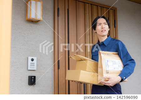 男司機送行李 男司機送行李 142596090