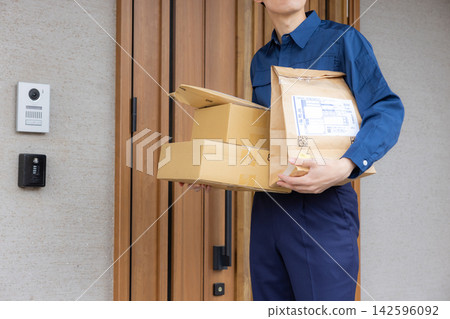 男司機送行李 男司機送行李 142596092