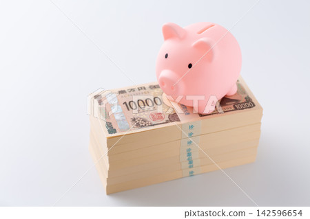 A stack of 7 million yen bills and a pink piggy bank A stack of 7 million yen bills and a pink piggy bank 142596654