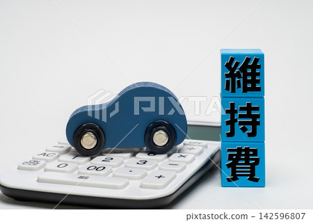 An image of considering the cost of maintaining a car and the burden on household finances. An image of considering the cost of maintaining a car and the burden on household finances. 142596807