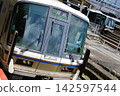 A Yamatoji Line local train waiting to depart at JR Oji Station. 142597544