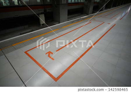 Footprint markings Footprint markings 142598465