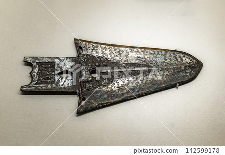 Bronze ge dagger axe with beast mask motif, Shang Dynasty, Hanzhong Shaanxi China, Zhangqian Memorial Museum collection Bronze ge dagger axe with beast mask motif, Shang Dynasty, Hanzhong Shaanxi China, Zhangqian Memorial Museum collection 142599178