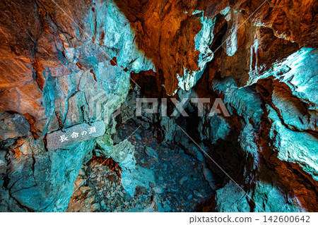The fantastical cave scenery of Ryusendo Cave in Iwate Prefecture The fantastical cave scenery of Ryusendo Cave in Iwate Prefecture 142600642