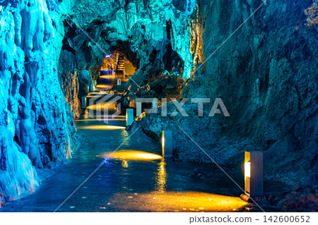 The fantastical cave scenery of Ryusendo Cave in Iwate Prefecture The fantastical cave scenery of Ryusendo Cave in Iwate Prefecture 142600652