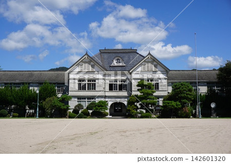 Former Senkyo Elementary School building: Front view of the school building Former Senkyo Elementary School building: Front view of the school building 142601320
