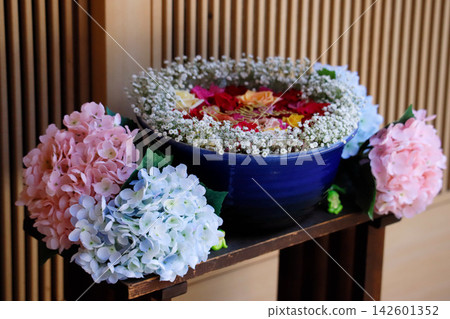 岐阜縣阪神原市美井神社的鮮花 岐阜縣阪神原市美井神社的鮮花 142601352