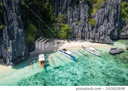 The cove and boats of Shimizu Island The cove and boats of Shimizu Island 142602696