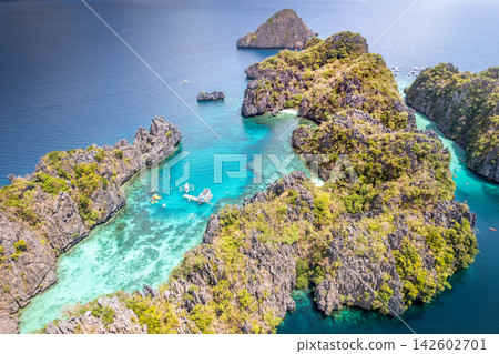 米尼洛克島上的小潟湖鳥瞰圖 米尼洛克島上的小潟湖鳥瞰圖 142602701