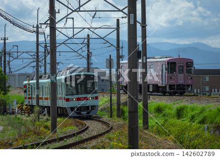JR天城鐵道和西鐵天城線列車交會的場景。 JR天城鐵道和西鐵天城線列車交會的場景。 142602789