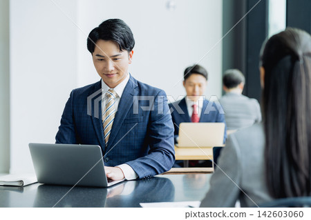 A young businessman working in the office A young businessman working in the office 142603060