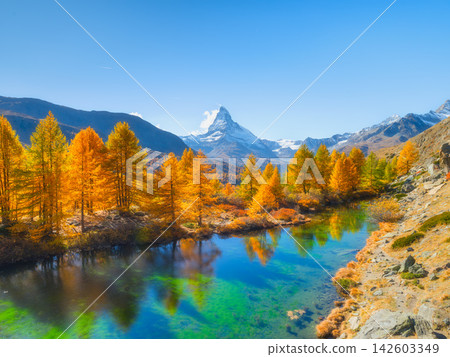 Matterhorn mountain in Switzerland reflects in a calm alpine lake. 142603349