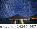 The trails of stars in the north and autumn foliage / Nikko, Lake Chuzenji, Mount Nantai 142604957