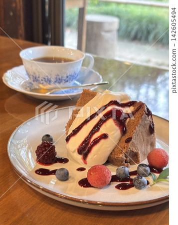 Coffee and chiffon cake Coffee and chiffon cake 142605494