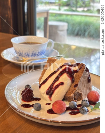 Coffee and chiffon cake Coffee and chiffon cake 142605495