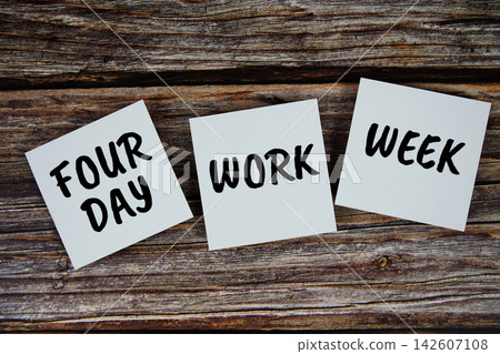 Four Day Work Week message on paper note flat lay on wooden background 142607108