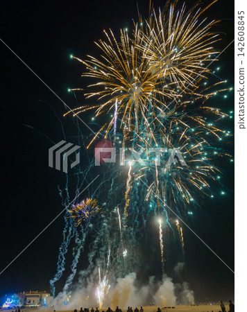 Spectacular Fireworks Bursting Over Night Beach Sky Spectacular Fireworks Bursting Over Night Beach Sky 142608845