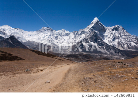 Mountains landscape from Chukhung Ri viewpoint, Nepal Mountains landscape from Chukhung Ri viewpoint, Nepal 142609931