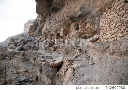 Panoramic hiking trail views of Jabal Shams canyon with abandoned village, Grand Canyon of Oman landscape Panoramic hiking trail views of Jabal Shams canyon with abandoned village, Grand Canyon of Oman landscape 142609988