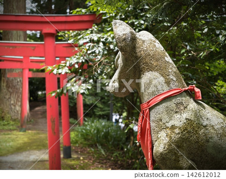 Japanese Shrine and beast Japanese Shrine and beast 142612012