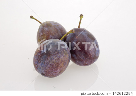 prune  142612294
