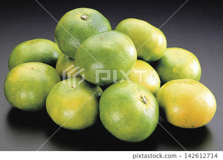Mandarin orange Mandarin orange 142612714