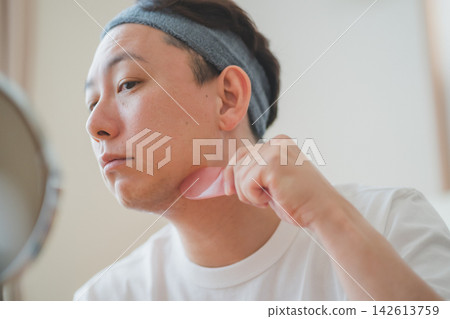 男士刮痧美容 男士刮痧美容 142613759