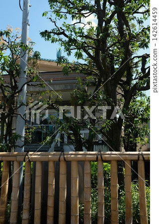 為紀念日本繪畫大師川端隆史而建的紀念館,四周綠樹環繞。 為紀念日本繪畫大師川端隆史而建的紀念館,四周綠樹環繞。 142614459