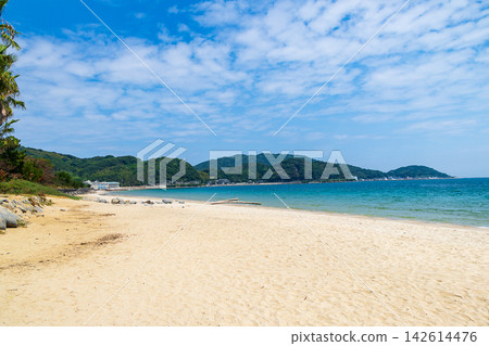 糸島，九州的一個度假勝地：平之濱海灘，日本100個最佳白沙綠松海灘之一 142614476