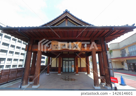 Iizaka Onsen, Namiraiyu along the Surikami River (Fukushima City, Fukushima Prefecture) Iizaka Onsen, Namiraiyu along the Surikami River (Fukushima City, Fukushima Prefecture) 142614601