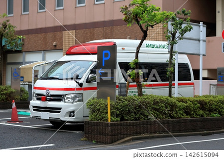 停放的救護車圖片 停放的救護車圖片 142615094