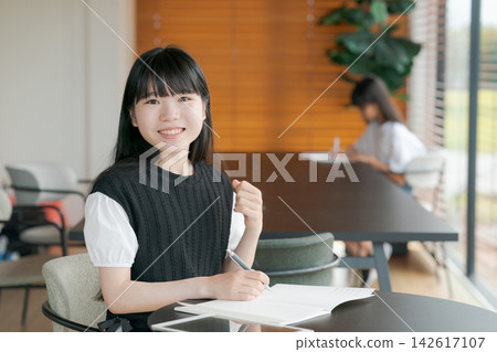 Female junior high school student Female junior high school student 142617107