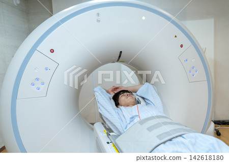 man undergoing CT scan man undergoing CT scan 142618180