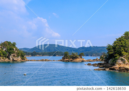 Touring the islands of Kujukushima by sightseeing boat. Touring the islands of Kujukushima by sightseeing boat. 142618630