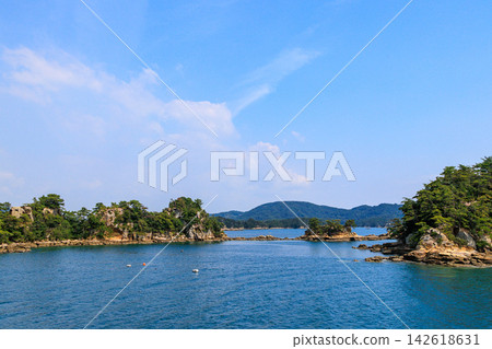 Touring the islands of Kujukushima by sightseeing boat. Touring the islands of Kujukushima by sightseeing boat. 142618631