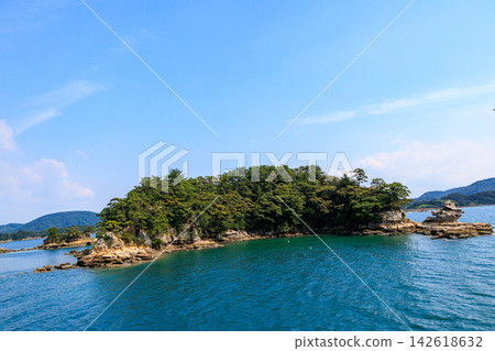 Touring the islands of Kujukushima by sightseeing boat. Touring the islands of Kujukushima by sightseeing boat. 142618632