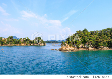 Touring the islands of Kujukushima by sightseeing boat. Touring the islands of Kujukushima by sightseeing boat. 142618633