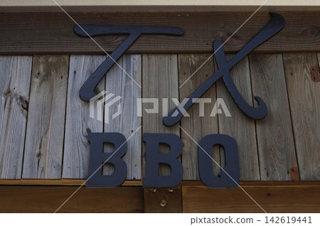 Vintage Bar-B-Q Sign at Abandoned Restaurant Vintage Bar-B-Q Sign at Abandoned Restaurant 142619441
